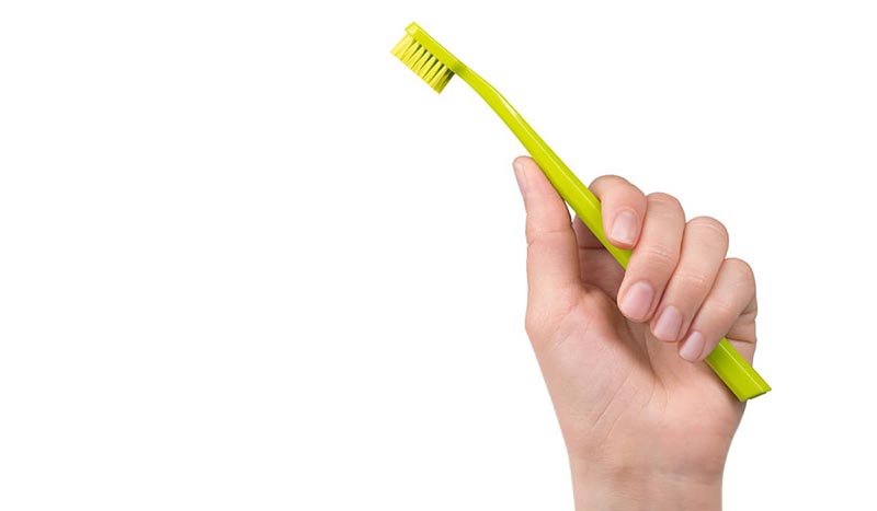 how to brush your teeth in the right way